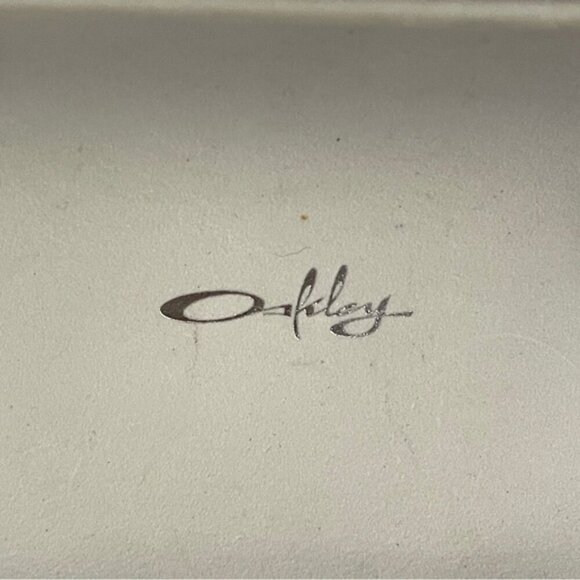 Oakley White Clamshell Hard Sunglasses Case - OVERSIZED! - Picture 4 of 9